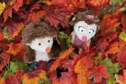 Nici 44055 Igel Henny Hoglet Ca 20cm Plüsch Kuscheltier Schlenker Forest Friends -Nici || Wild Republic || Depesche Verkäufe 44054 03 Milieu 44055 2048x1365