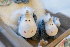 Nici 44173 Einhorn Snorre Hornson Mit Kapuze Ca 22cm Plüsch Kuscheltier -Nici || Wild Republic || Depesche Verkäufe 44173 04 Milieu 2048x1365