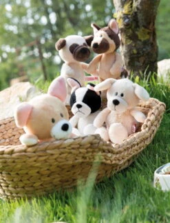 Nici 45100 Mops Ca 20cm Dog Friends Schlenker Plüsch 9 Nici 45100 Mops Ca 20cm Dog Friends Schlenker Plüsch -Nici || Wild Republic || Depesche Verkäufe 45100 08 Milieu 1561x2048