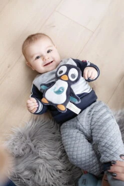 Nici 46575 Wombitombi Schmustier 2D Pinguin Watschili 18cm My First Nici -Nici || Wild Republic || Depesche Verkäufe 46575 16 Image 1365x2048