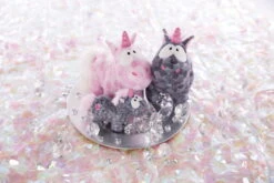 Nici 47670 Kissen Einhorn Diamond Dust Rechteckig 43x25cm Plüsch Glitzernd -Nici || Wild Republic || Depesche Verkäufe 47633 06 47650 47651 Milieu 2048x1365
