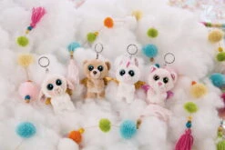 Nici 47833 Schlüsselanhänger Glubschis Guardian Angel Katze Glowy Malli 9cm -Nici || Wild Republic || Depesche Verkäufe 47834 04 47831 47832 47832 Milieu 2048x1365