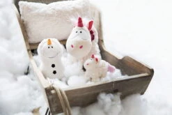 Nici 48171 Rucksack Einhorn Theodor Im Schneeanzug Figürlich Plüsch GREEN -Nici || Wild Republic || Depesche Verkäufe 48166 10 48163 48162 Milieu vorl 2048x1365 11