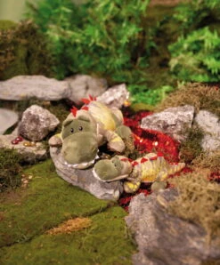 Nici 48814 Dinosaurier Fossily 35cm Liegend Plüsch Kuscheltier Dino GREEN -Nici || Wild Republic || Depesche Verkäufe 48811 12 48814 Milieu 1697x2048 1