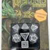 Celtic Dice Set Würfelset Rollenspielwürfel Weiß & Schwarz (7 Stück) -Nici || Wild Republic || Depesche Verkäufe Celtic Dice Set Wuerfelset Rollenspielwuerfel Weiss Schwarz 7 Stueck