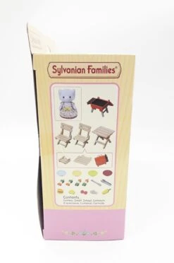 EPOCH Sylvanian Families 5640 Picknick Spielset Mit Elefanten Mädchen Miriam -Nici || Wild Republic || Depesche Verkäufe EPOCH Sylvanian Families 5640 Picknick Spielset mit Elefanten M dchen Miriam 1