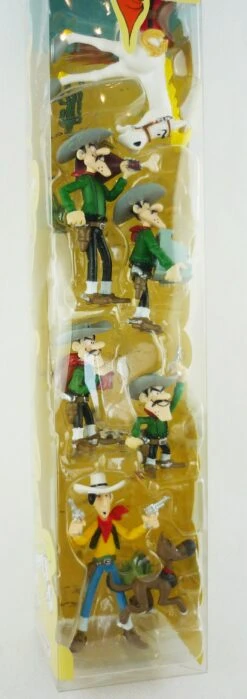Lucky Luke Spielset 7 Mini-Figuren Charaktere In Geschenkbox PLA70387 7 Lucky Luke Spielset 7 Mini-Figuren Charaktere In Geschenkbox PLA70387 -Nici || Wild Republic || Depesche Verkäufe Lucky Luke Spielset 7 Mini Figuren Charaktere in Geschenkbox PLA70387 4