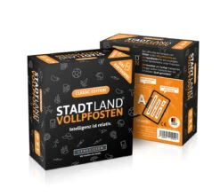 Stadt Land Vollpfosten Classic Edition Das Kartenspiel Ab 12 Jahren Reisespiel -Nici || Wild Republic || Depesche Verkäufe packshots Schoener CLASSIC ohne schatten 1 1149x1030 1