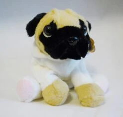 Sitzender Hund Mops Im Anzug Plüsch Kuscheltier Ca. 20cm - Hase -Nici || Wild Republic || Depesche Verkäufe sitzender Hund Mops im Anzug Pluesch Kuscheltier ca 20cm Hase 1